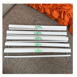 ❣️Sesame Street Set of 5 White Wooden Hangers❣️